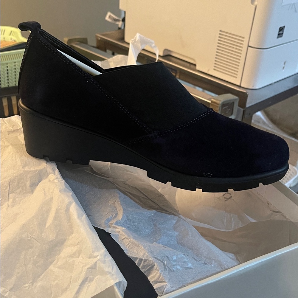 The Flexx crosstown suede slip on wedge bootie shoes new in box 8 m